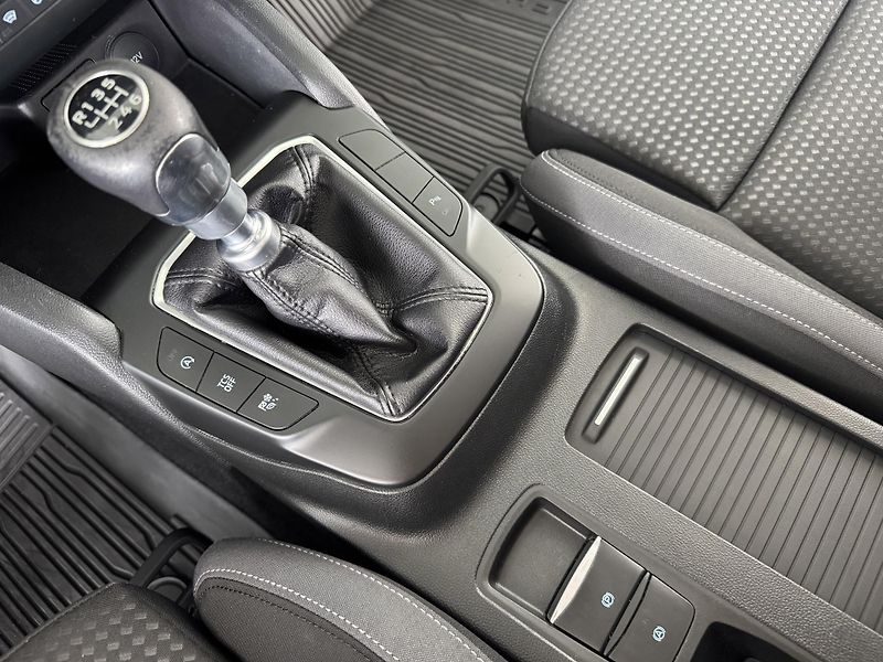 Ford Focus 1,5TDCi 88kW*Navi*Vyhř.Volant - fotka 21 z 32