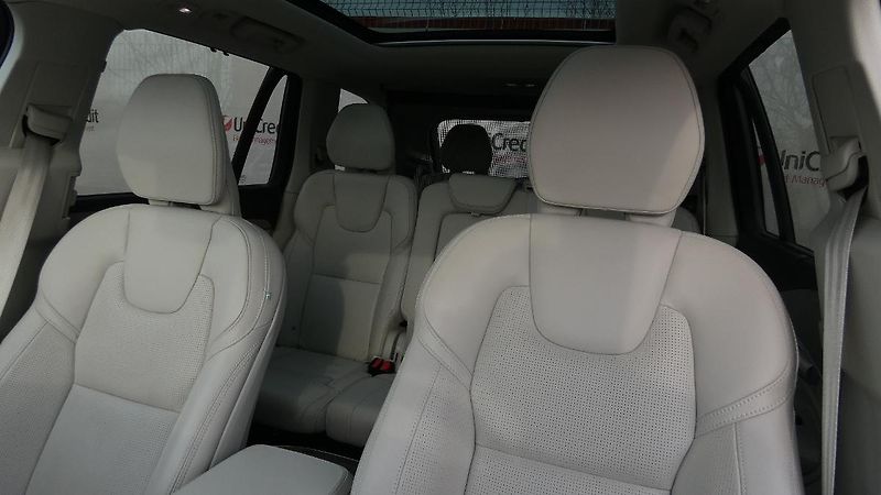 Volvo XC90 B5 AWD Plus Bright 7 míst - fotka 7 z 26
