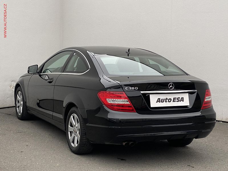 Mercedes-Benz Třídy C (2014) 1.6i C180, Klima - fotka 6 z 17