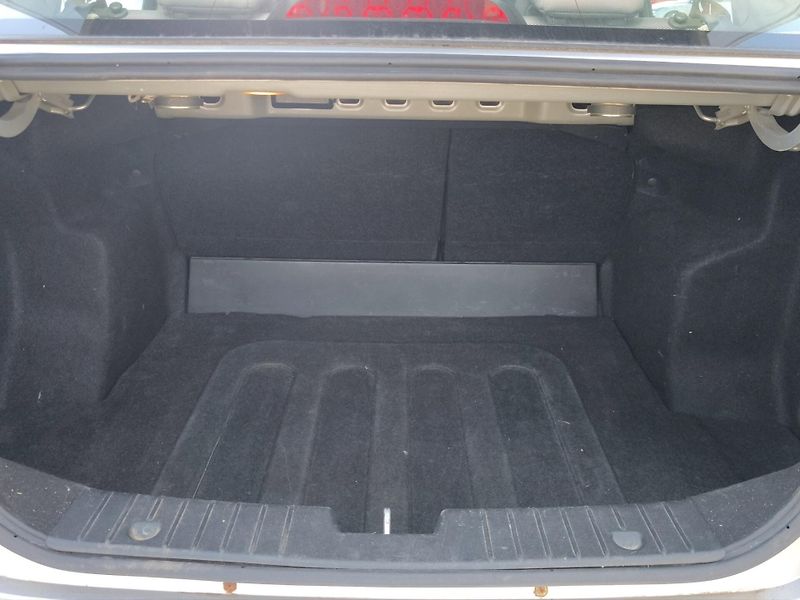 Chevrolet Aveo (2008) Sedan 1.2i 53kW - fotka 17 z 19