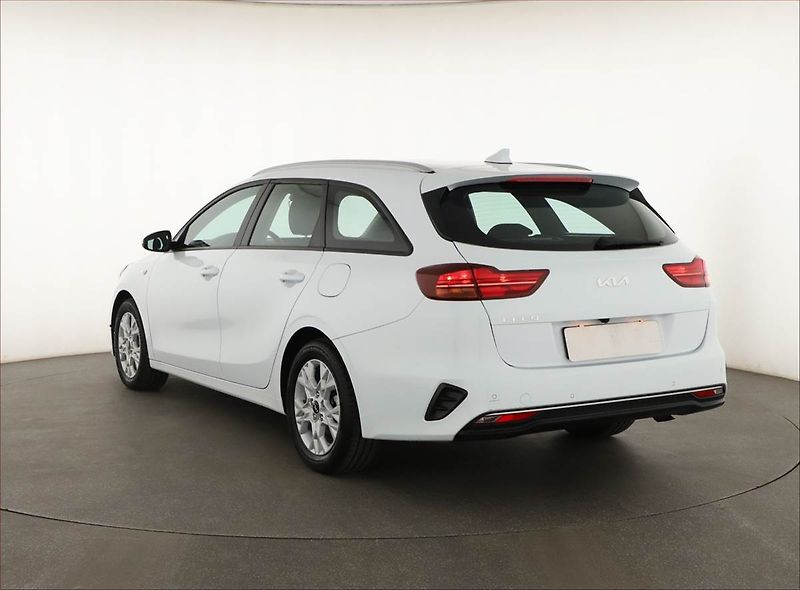 Kia Ceed (2023) Spin 1.5 T-GDI, ČR,1.maj - fotka 4 z 19