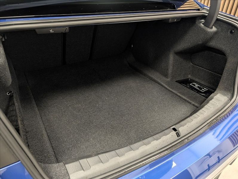 BMW Řada 3 320 i xDrive - fotka 27 z 31
