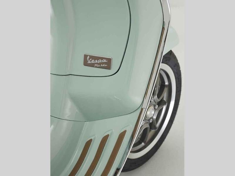Vespa Primavera Pic Nic