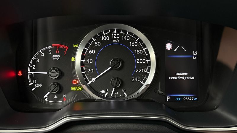 Toyota Corolla 1.8 Hybrid AUT Active Sedan - fotka 10 z 24