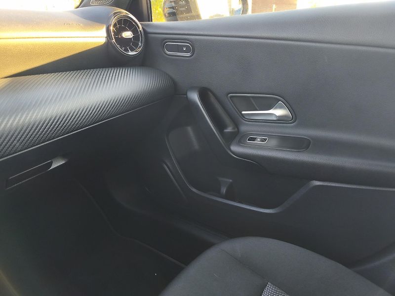 Mercedes-Benz Třídy A (2022) Mercedes Benz A 180 - fotka 8 z 19