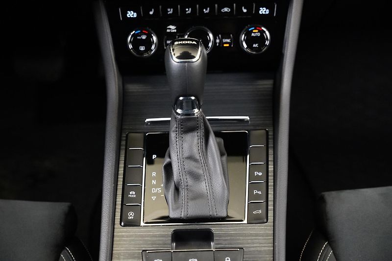 Škoda Superb - fotka 25 z 29