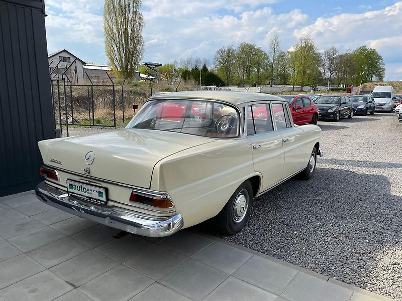 Mercedes-Benz Ostatní 2,0 200D - fotka 4 z 17