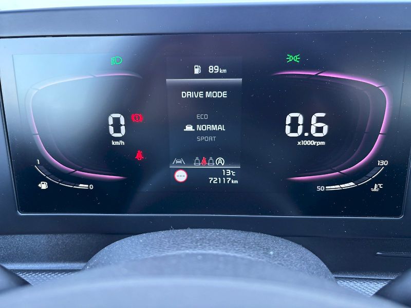 Kia Sportage (2022) 1.6 T-GDI 110kW - fotka 16 z 35