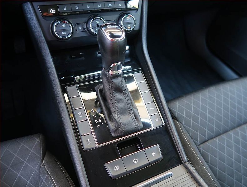 Škoda Superb (2016) 2.0 TDI, Automat, Navi - fotka 13 z 22