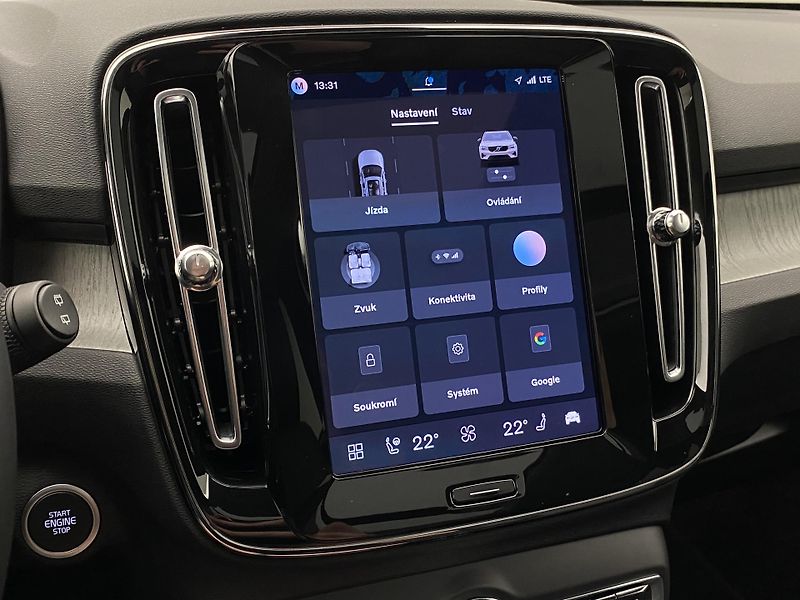 Volvo XC40 (2026) B3 AUT DARK ULTRA - fotka 47 z 66