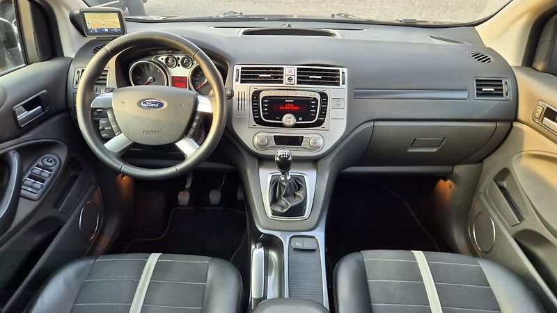 Ford Kuga (2011) 2.0 TDCi 4x4 Titanium, ČR - fotka 20 z 52