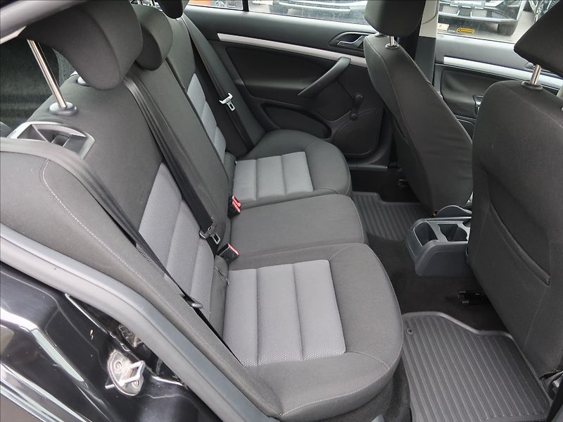 Škoda Octavia 1,6 FSi,85kW,NovéČR,klima - fotka 16 z 19