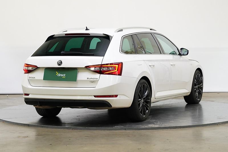 Škoda Superb - fotka 2 z 28