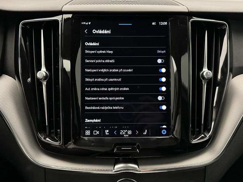 Volvo XC60 B4 AWD BRIGHT PLUS AUT - fotka 35 z 40