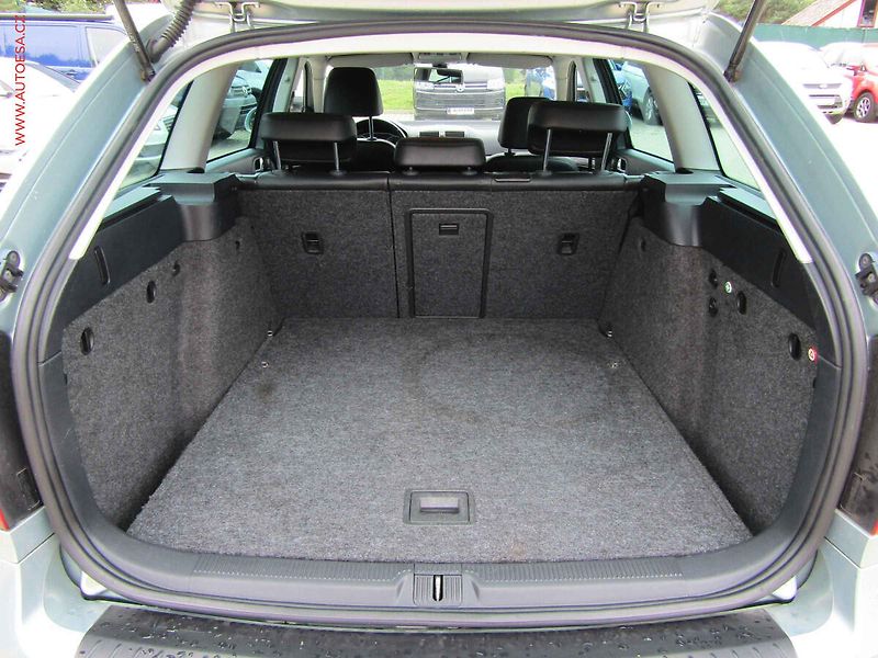 Škoda Octavia (2011) 2.0 TDi, 1.maj, AC, park - fotka 7 z 17