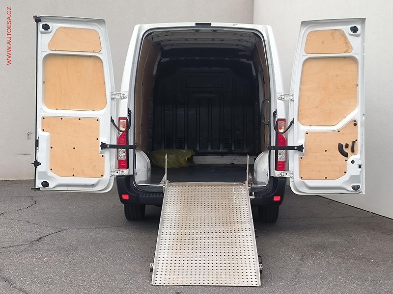 Renault Master (2020) 2.3dCi L2H2, 110kW, AC - fotka 9 z 25