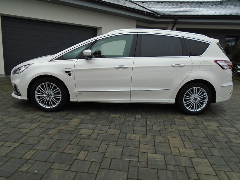 Ford S-MAX 2.0EcoBlue 140kW AWD Vignale A - fotka 8 z 49