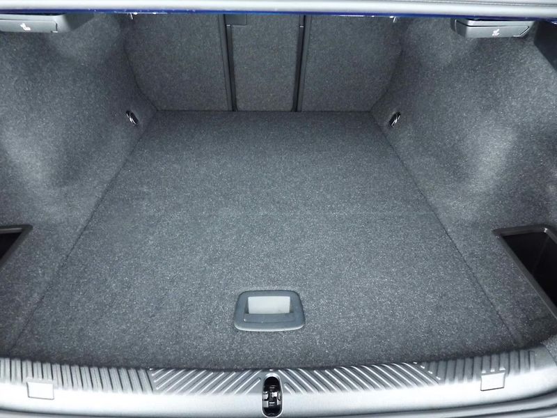 BMW i5 xDrive40 M-Sport 4zon H/K Vent - fotka 28 z 30