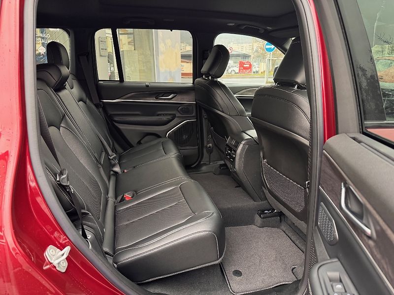 Jeep Grand Cherokee (2025) Limited 4xe (380k) 8AT - fotka 47 z 51