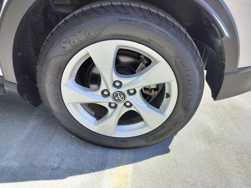 Toyota C-HR 1.8 hybrid business, navigace - fotka 25 z 27