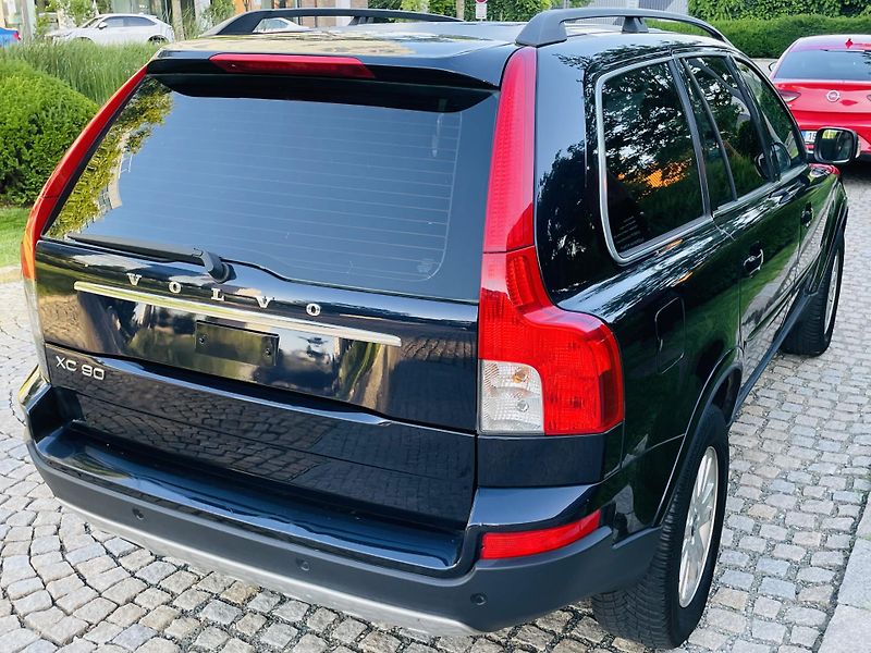 Volvo XC90 2.4D5 136KW 4x4 AUT SERVISKA - fotka 12 z 42