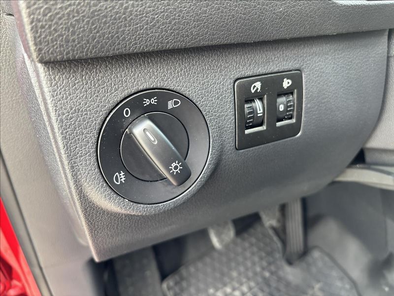 Volkswagen Caddy 1,4 TGI 81kW CNG Maxi Dílna - fotka 25 z 37