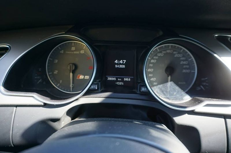 Audi S5 (2009) 4,2 260KW - fotka 14 z 20