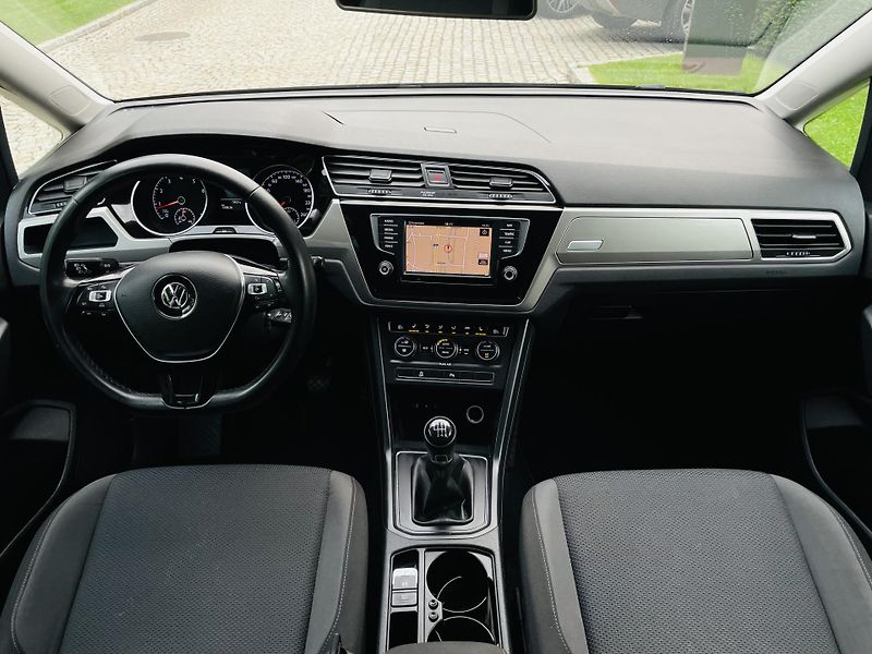 Volkswagen Touran 1.2TSI MANUÁL 7MÍST SERVISKA - fotka 23 z 42