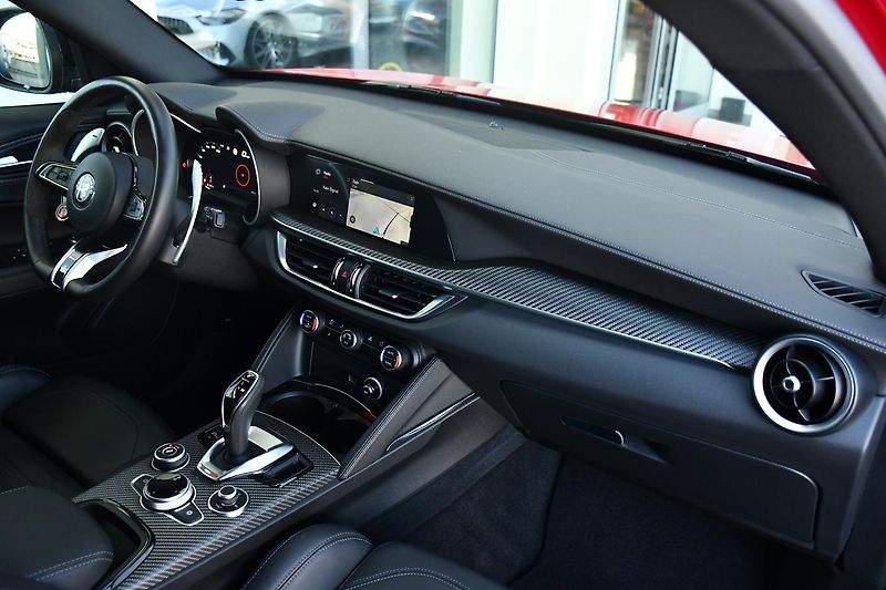 Alfa Romeo Stelvio 2.9V6 Bi-T.382 kW QUADRIFOGLIO - fotka 18 z 45