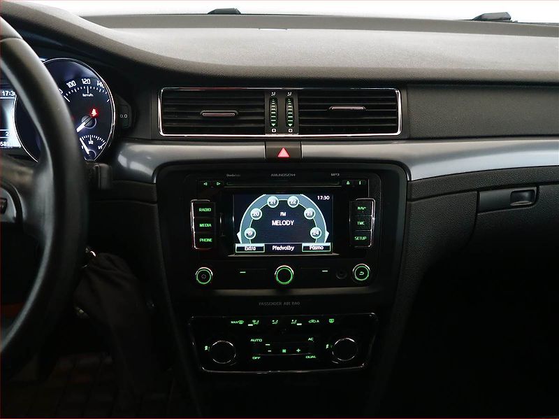 Škoda Superb (2012) 1.6 TDI, Navi, Tempomat - fotka 12 z 15