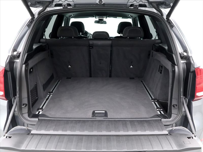 BMW X5 3,0 M50d 280kW xDrive Aut. CZ - fotka 10 z 36