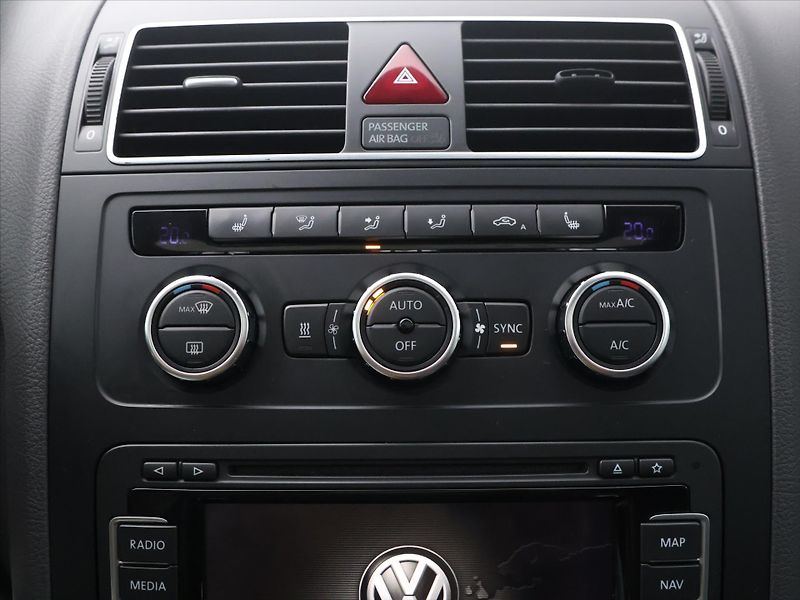 Volkswagen Touran 2,0 TDI 130kW Highline Xenon - fotka 17 z 26