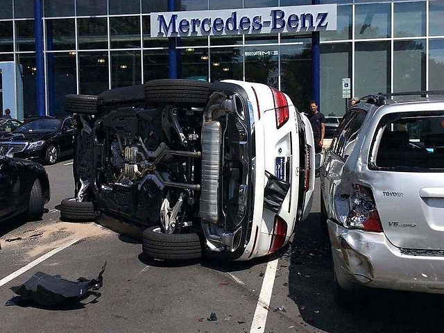 Testovací jízda skončila hodně ošklivě.