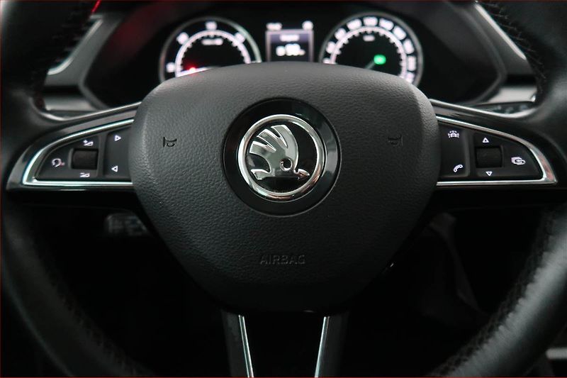 Škoda Superb (2016) Style 2.0 TDI, Automat, Navi - fotka 17 z 19
