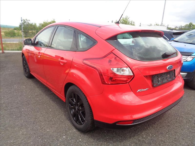 Ford Focus 1,6 - fotka 6 z 18