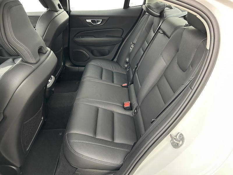 Volvo S60 2.0 B5 4x4 ULTIMATE - fotka 12 z 29