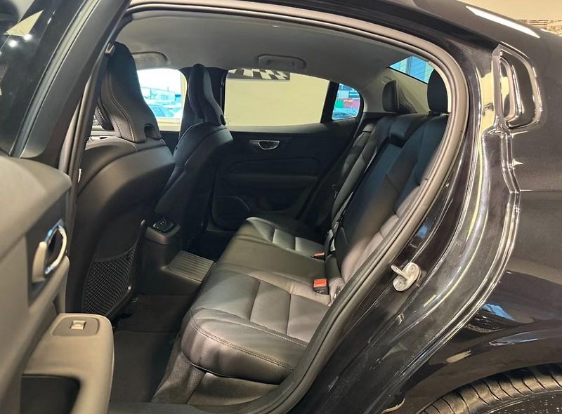 Volvo S60 Recharge T8 AWD 360k BLIS Kůže - fotka 22 z 26