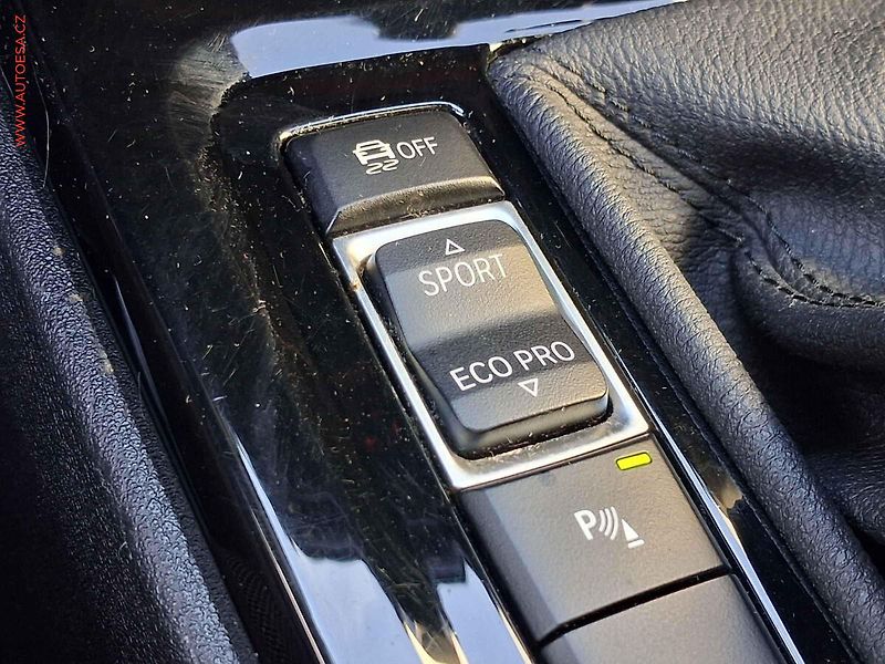 BMW X1 (2015) 2.0d XDrive, AT, LED, panor - fotka 15 z 20