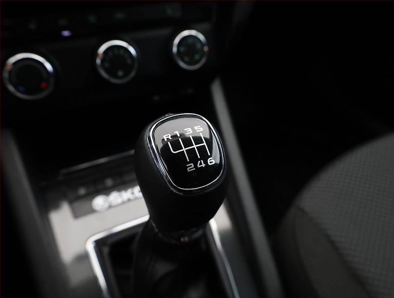 Škoda Octavia (2013) 1.2 TSI, Tempomat - fotka 10 z 13