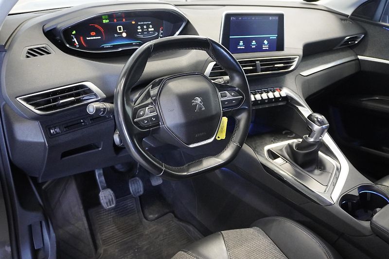 Peugeot 3008 1.6 BLUEHDI 88kW ALLURE - fotka 12 z 29