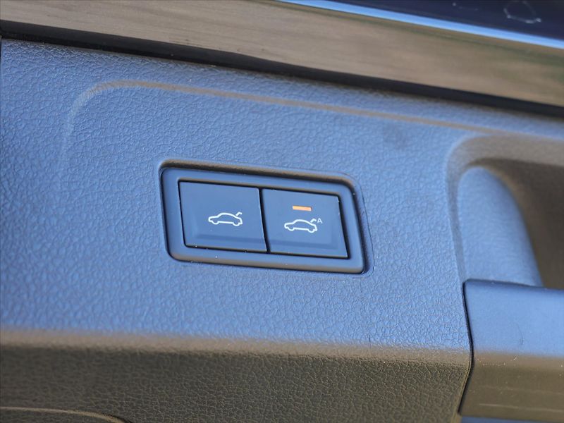 Volkswagen Passat 2,0 TDI DSG Matrix Virtual DPH - fotka 11 z 37