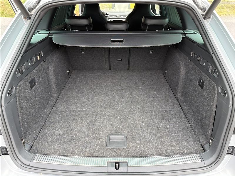 Škoda Superb 2,0 TDI SPORTLINE DSG ČR DPH - fotka 24 z 26