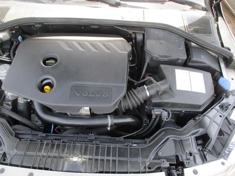 Volvo V60 (2015) combi D4 1,6 TD - fotka 11 z 11