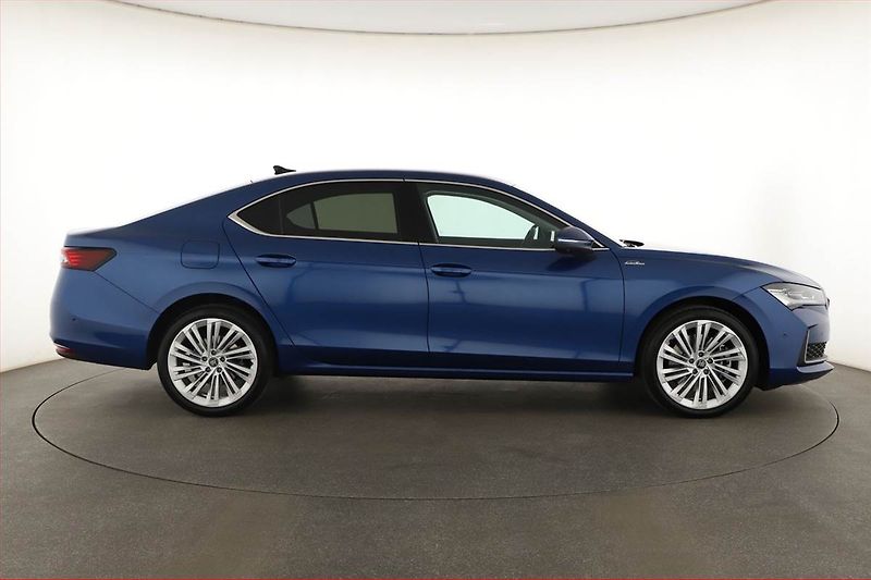 Škoda Superb (2025) 2.0 TSI, LAURIN&KLEMENT, DPH - fotka 6 z 20