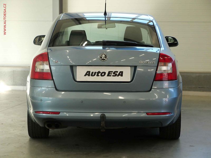 Škoda Octavia (2010) 2.0TDI, ČR, Klima - fotka 5 z 21