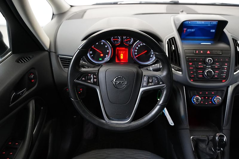 Opel Zafira - fotka 17 z 25