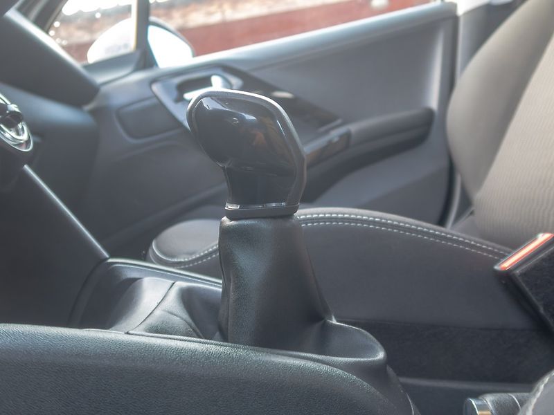 Peugeot 208 (2017) ČR 1.6HDI 55KW – SERVISKA - fotka 26 z 43