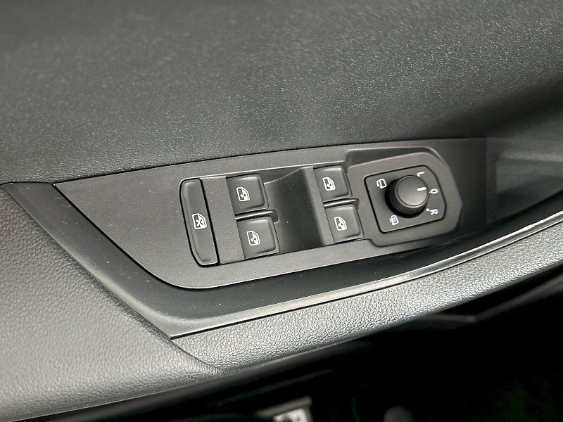 Škoda Karoq (2022) 1.5TSI 110kW Ambition Tour - fotka 27 z 31