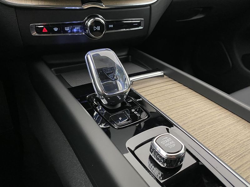 Volvo XC60 T6 AWD RECHARGE DARK PLUS CZ - fotka 27 z 62