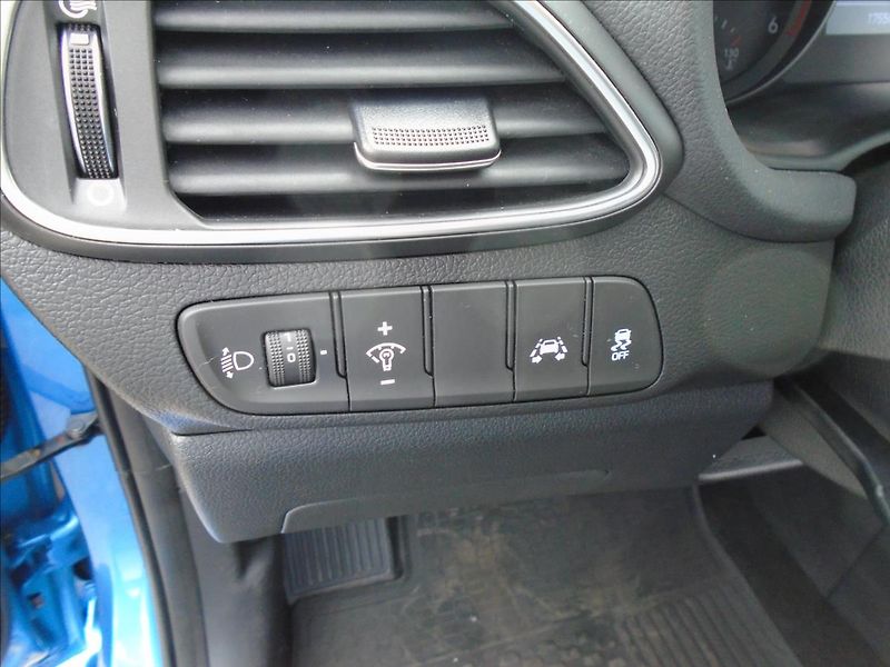 Hyundai i30 1,6 - fotka 22 z 36